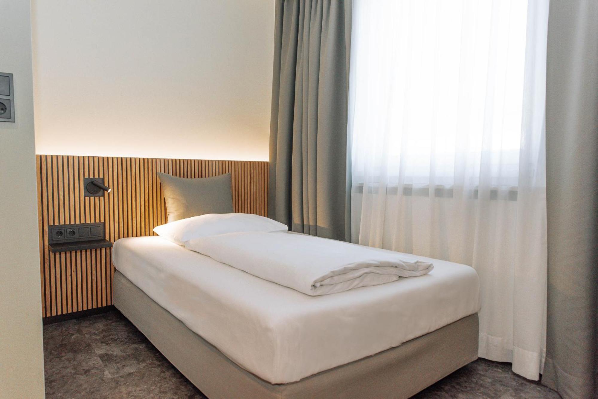 Heinhotel Vienna Airport Schwechat Bagian luar foto