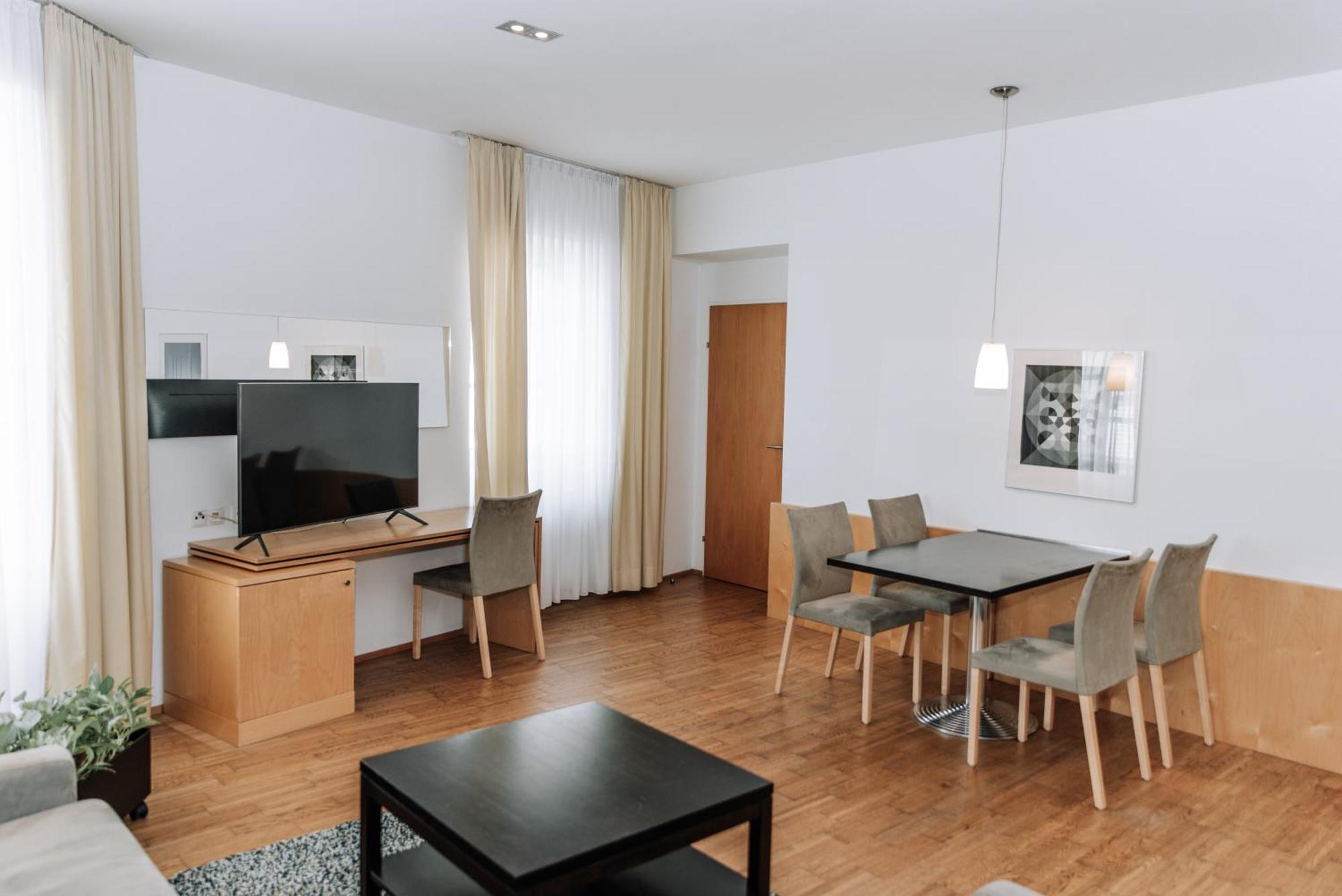 Heinhotel Vienna Airport Schwechat Bagian luar foto