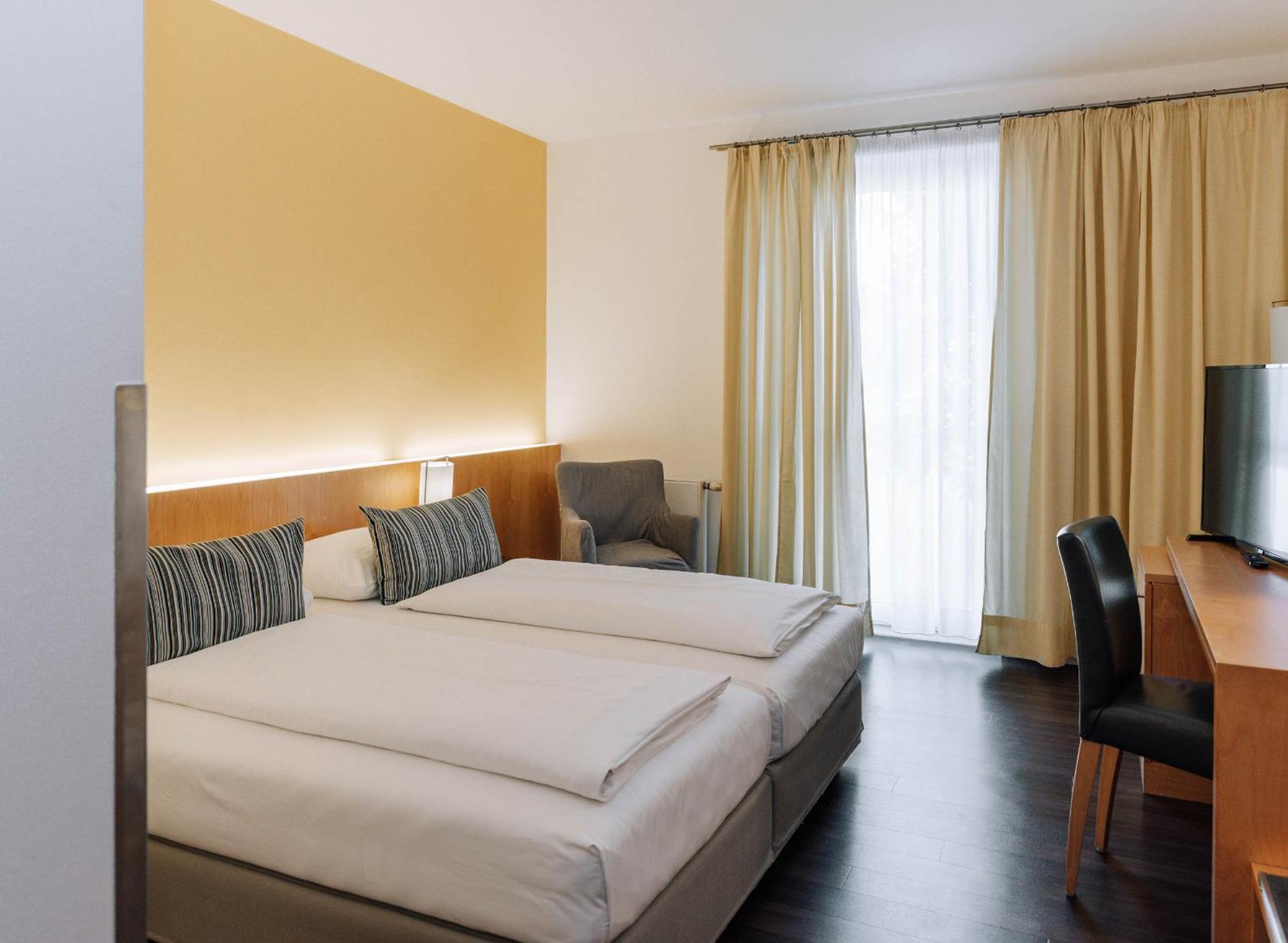 Heinhotel Vienna Airport Schwechat Bagian luar foto