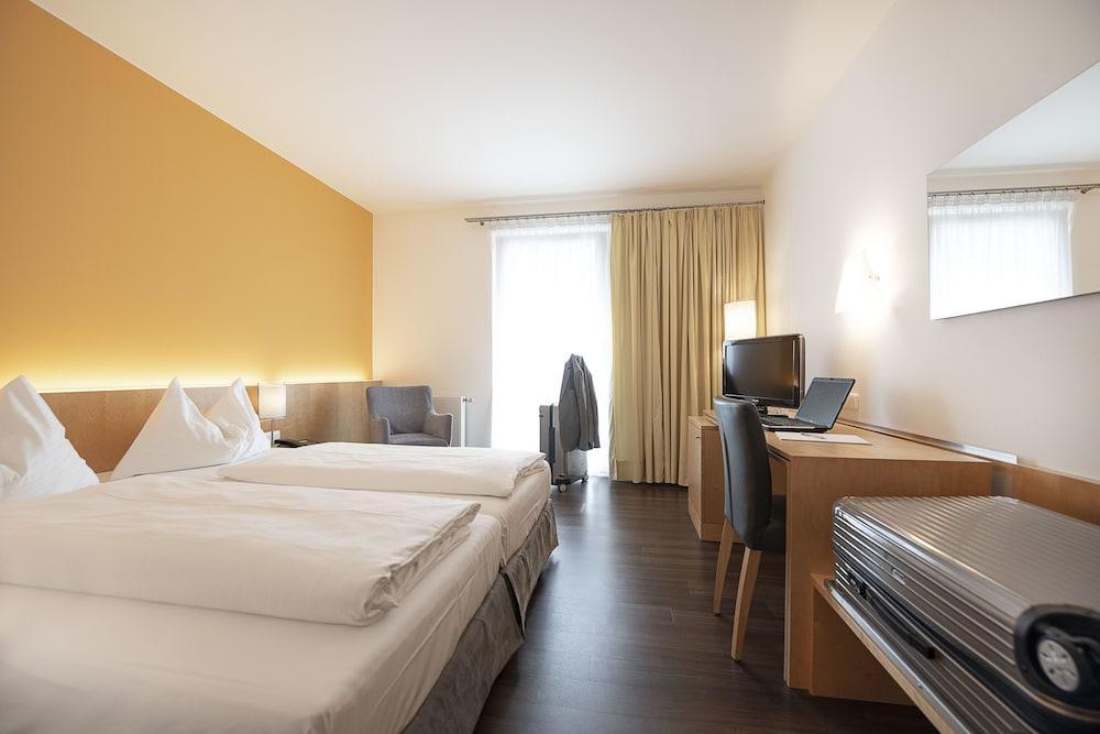 Heinhotel Vienna Airport Schwechat Bagian luar foto