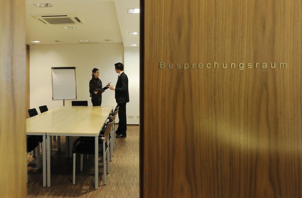 Heinhotel Vienna Airport Schwechat Bagian luar foto